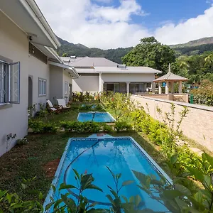 Beau Vallon Villa Chalets Шале